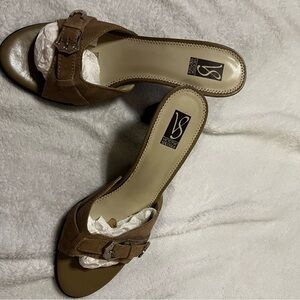 Victoria Spenser Beige Heeled Sandals Size 11 NEW- never worn